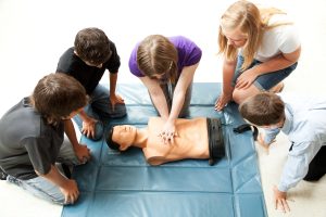 first aid training CPR on maniken